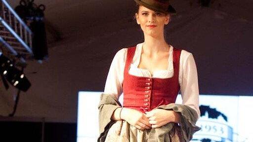Bilder der Modenschau, Teil 2