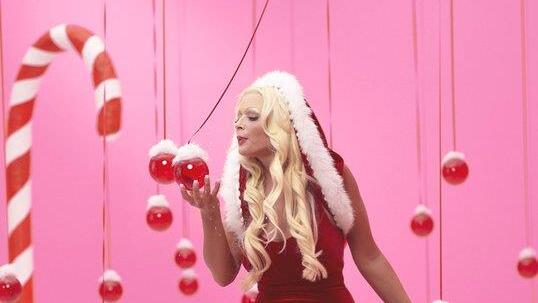 Daniela Katzenberger im Weihnachtslook