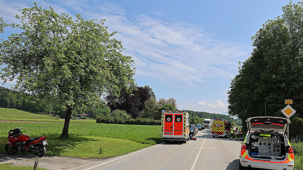 Motorradunfall auf B20 in Piding