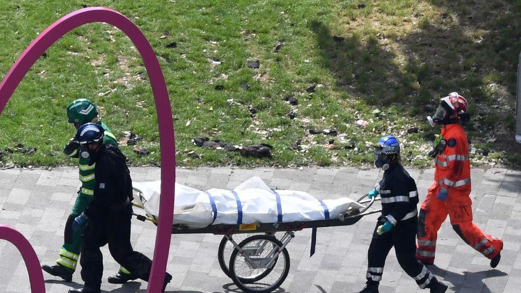 Brand in Londoner Hochhaus: Tiefe Trauer, Einsatz geht weiter