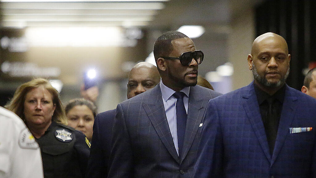 R. Kelly wird des schweren sexuellen Missbrauchs beschuldigt