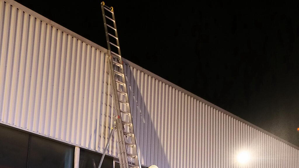 Feuerwehr-\u00dcbung: Brand in Salzburger Lager