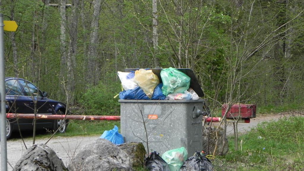 Strubklamm: Müllberge & Feuerstellen