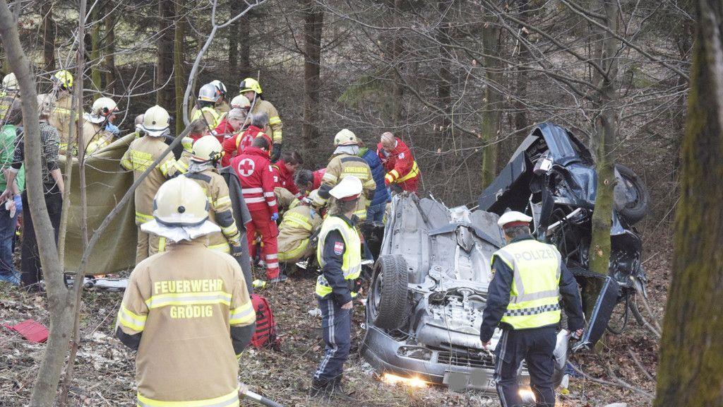 Schwerer Verkehrsunfall in Niederalm