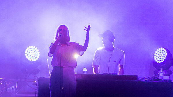 Mavi Phoenix in bester Stimmung