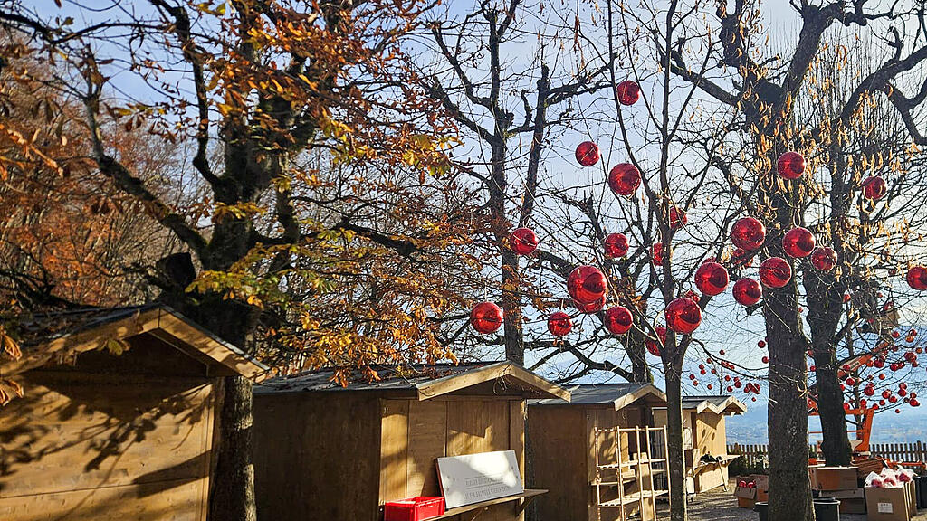 Aufbau des Plainer Christkindlmarkts in Bergheim