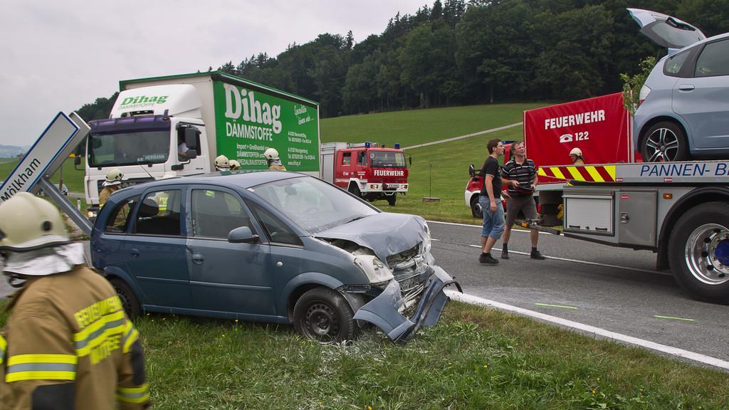 L206: Vier Verletzte nach Frontalcrash