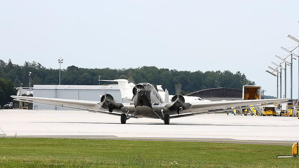 Oldtimer-Flugzeug "Tante Ju" in Salzburg