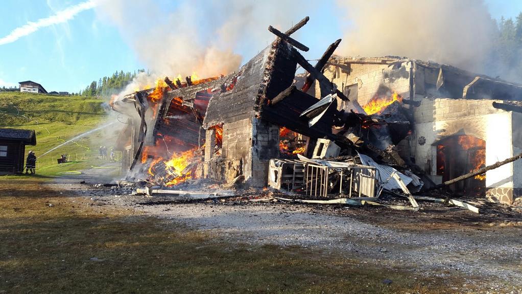 Großbrand auf Aualm in Forstau
