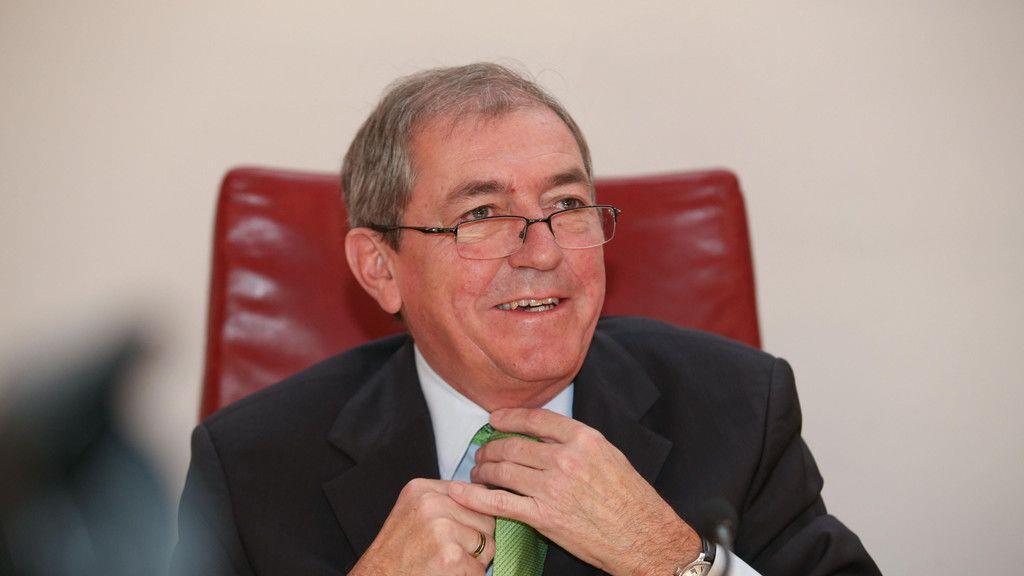 Bürgermeister Heinz Schaden tritt zurück, III