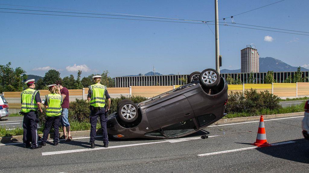 Pkw-Überschlag in der Münchner Bundesstraße