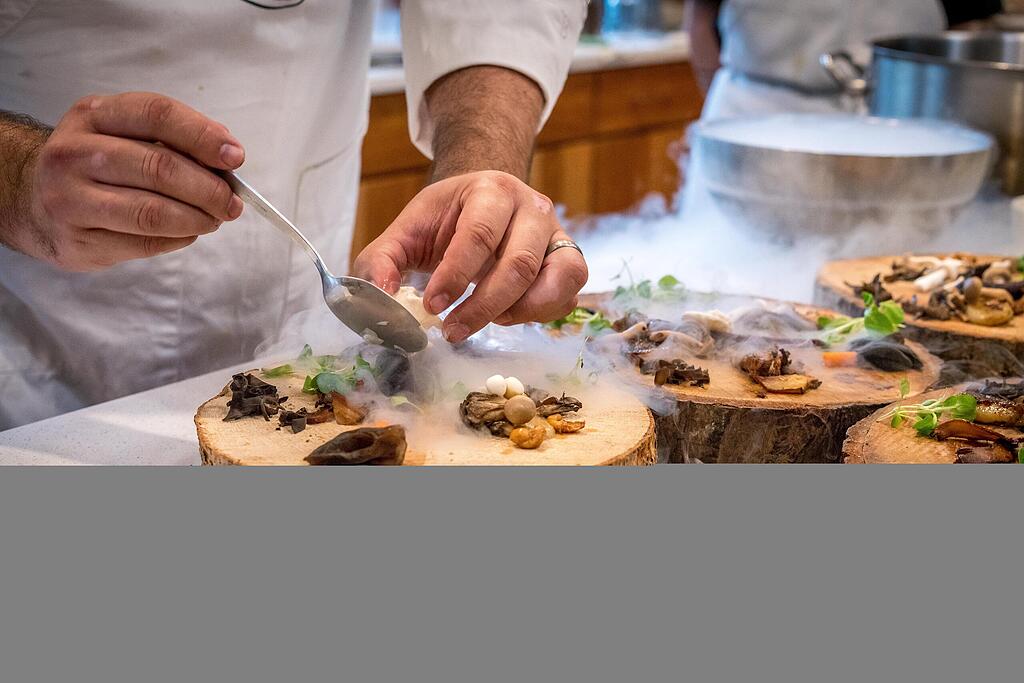 appetizers-chef-cuisine-1267320.jpg