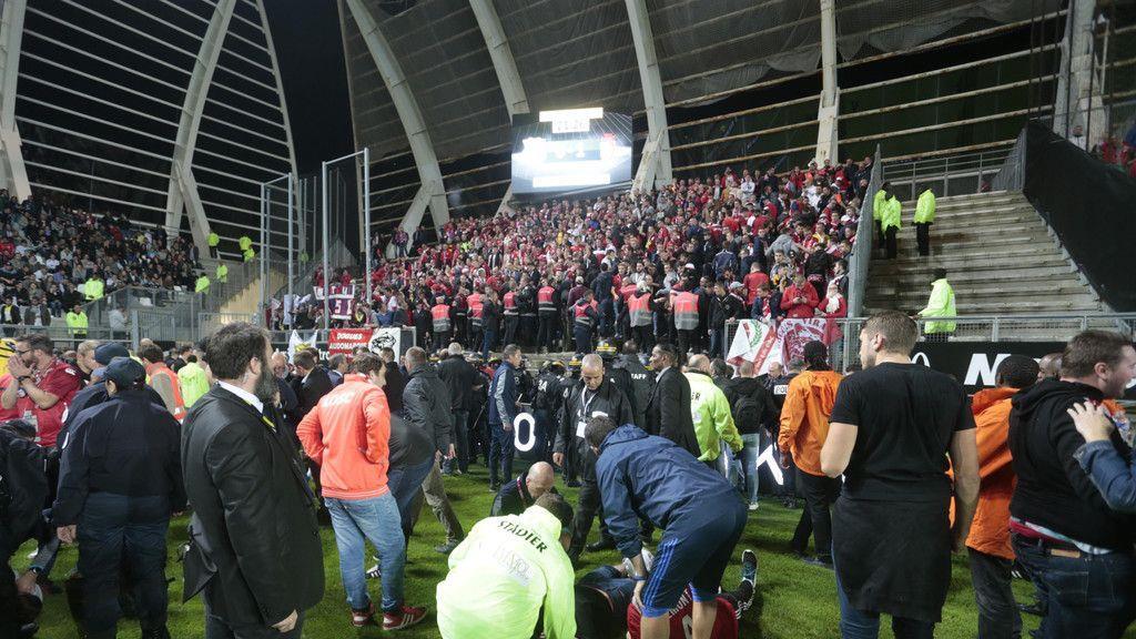 Tribünenabsperrung gibt nach: Verletzte in Amiens
