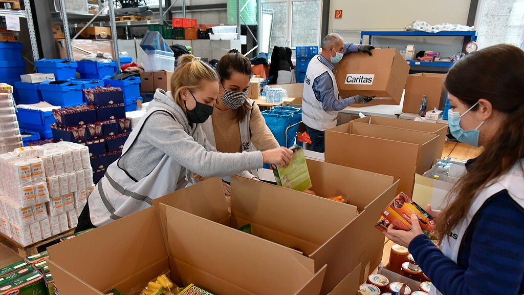 Mehr als 1.000 Lebensmittelpakete wurden von der Caritas und Freiwilligen gepackt