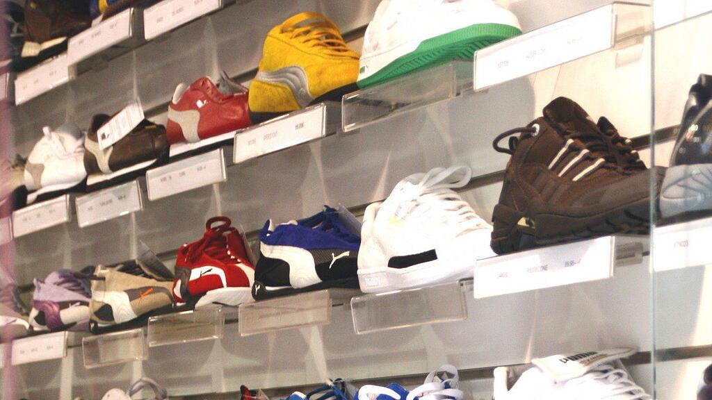 Diebesgut waren hochwertige Sportbekleidung, Schuhe und Sonnenbrillen.