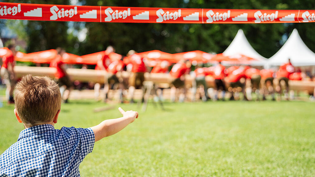 Maibaumaufstellen Stiegl-Brauwelt