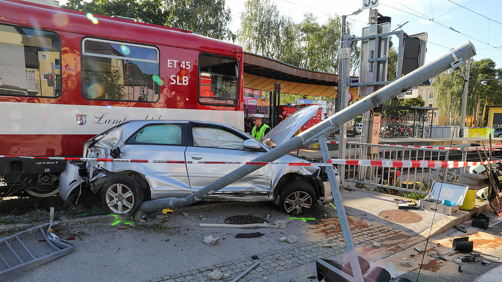 Lokalbahn contra Pkw in Salzburg-Itzling