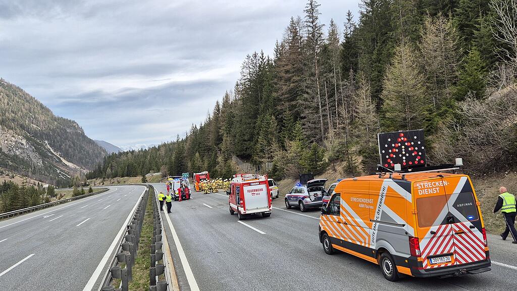 Schwerer Unfall bei Tauerntunnel auf A10