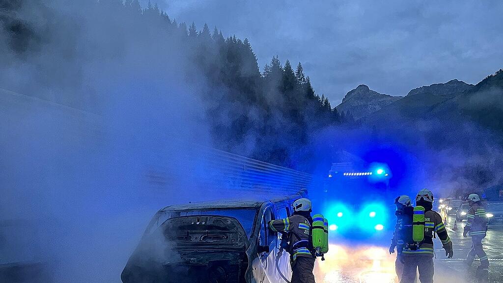 Fahrzeugbrand A10 Zederhaus