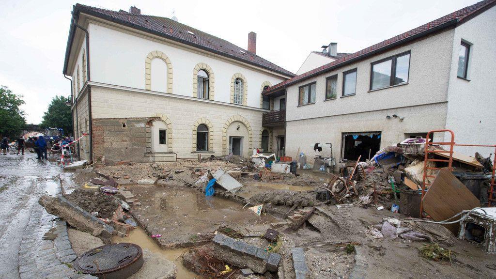 Aufräumarbeiten in Simbach