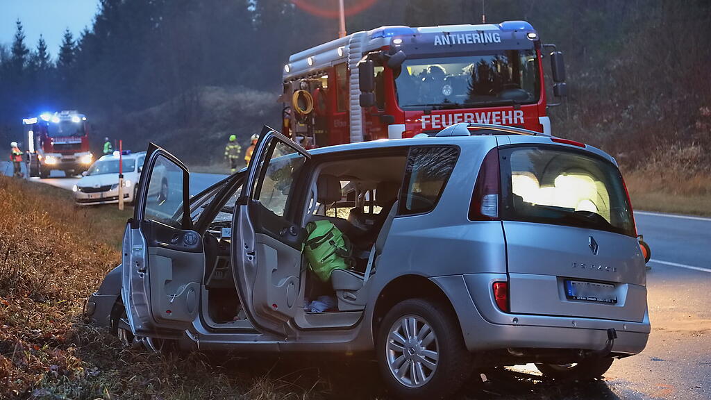 Frontalcrash auf B156 in Anthering