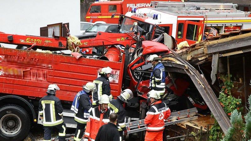 Lkw kracht in Haus