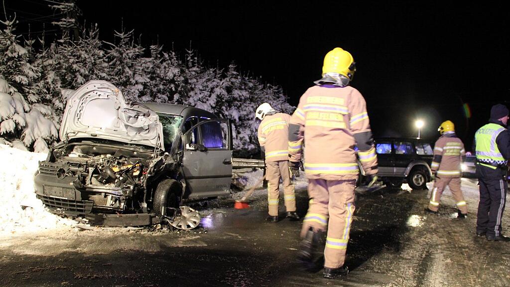 Fünf Menschen wurden bei dem Unfall bei Saalfelden verletzt.