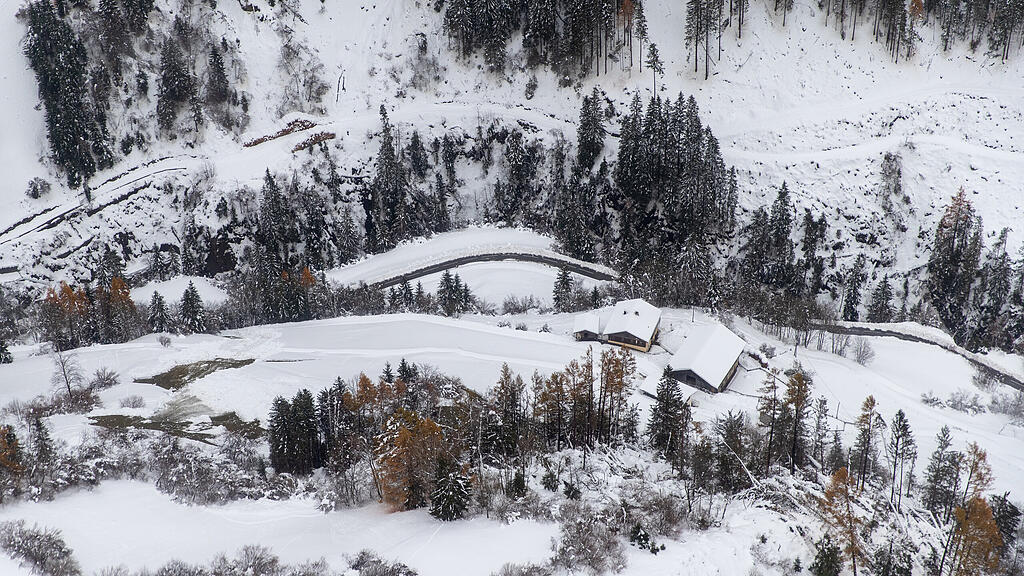 WINTEREINBRUCH IN ÖSTERREICH: SITUATION IN KALS AM GROSSGLOCKNER / OSTTIROL