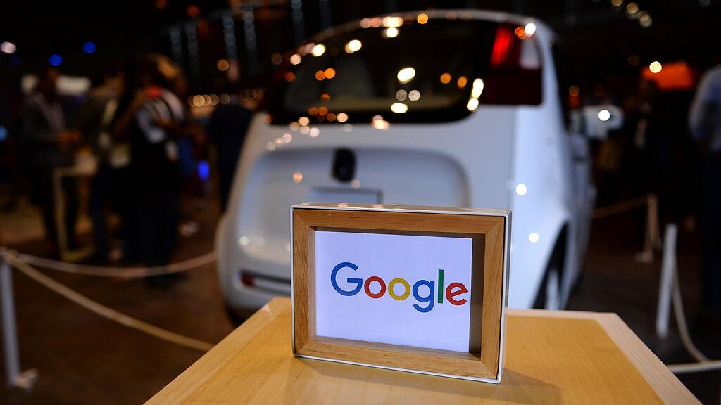 Google investiert auch in selbstfahrende Autos.