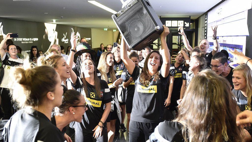 Ankunft ÖFB-Frauen Wien