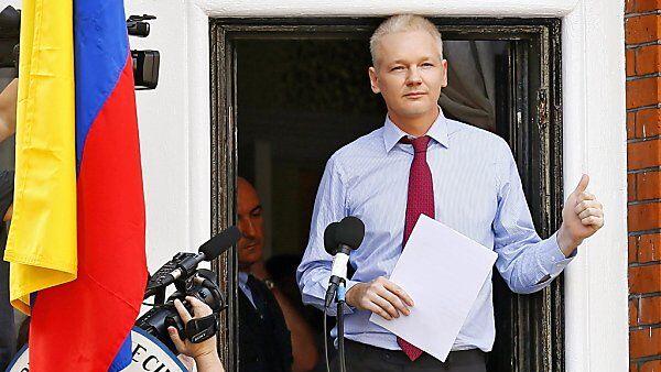 Assange sitzt in der ecuadorianischen Botschaft in London fest