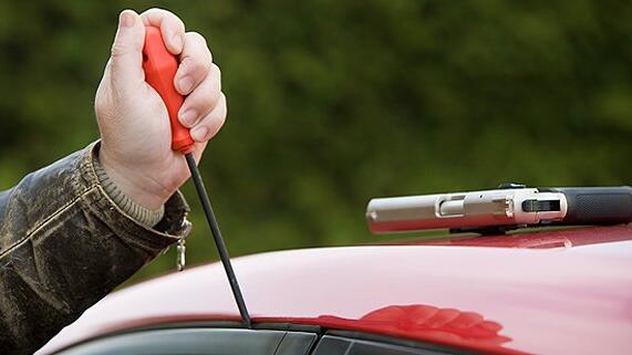 Wir haben die ultimativen Tipps um euer Auto vor Einbruch und Diebstahl zu schützen.