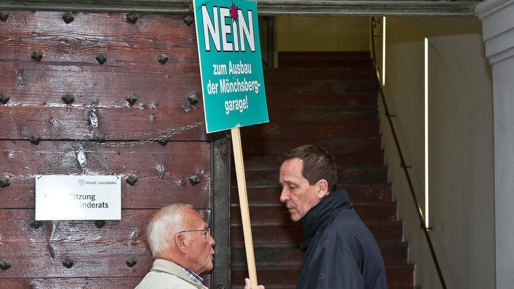 Demo gegen den Ausbau der Mönchsberggarage