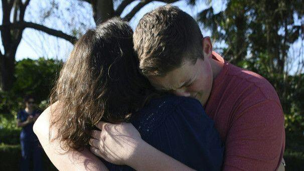 Trauer nach tödlicher Schul-Schießerei in Florida
