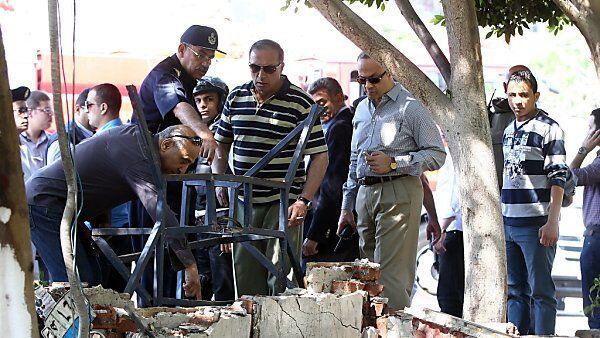 Explosion an einer Straßensperre in Kairo