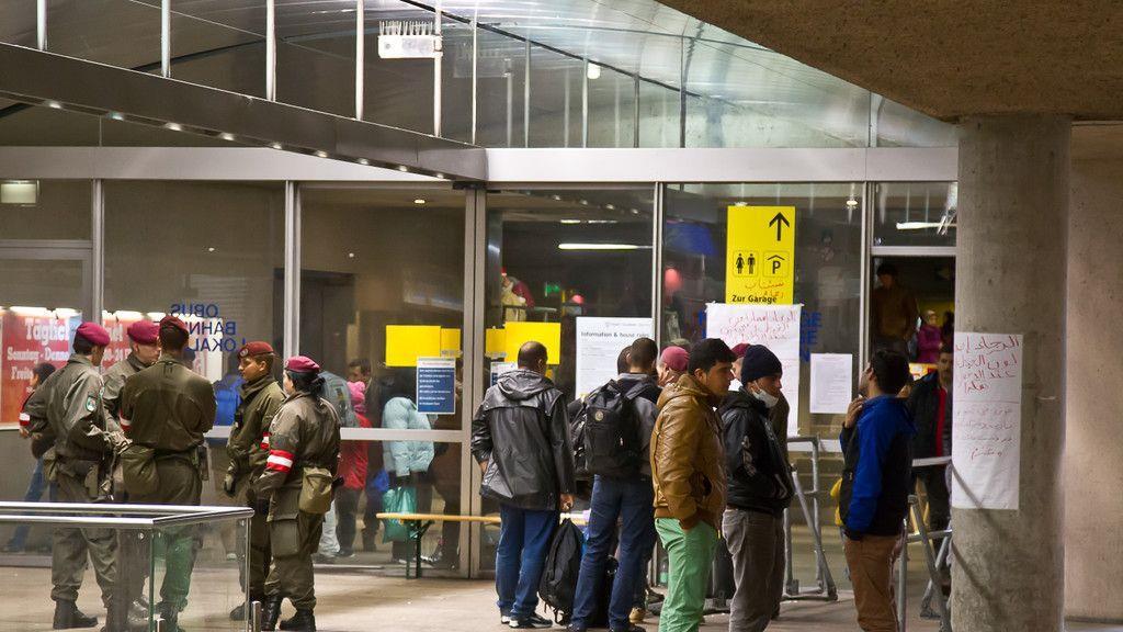Neue Flüchtlingszelte in Salzburg aufgebaut