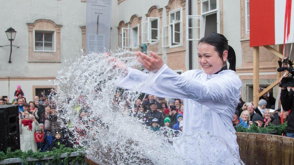 Traditioneller Metzgersprung in Salzburg