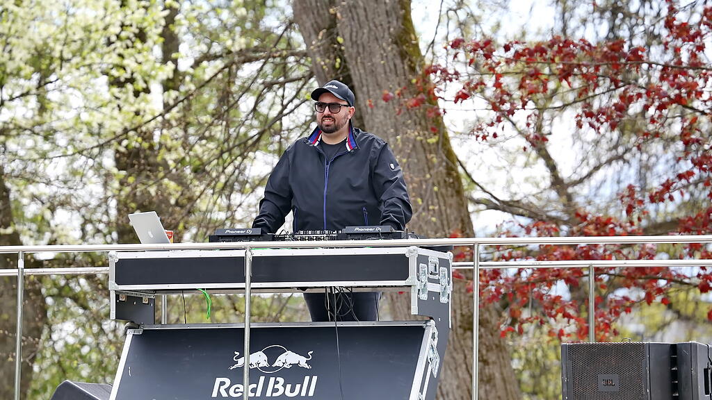 Wings For Life World Run Warm Up Volksgarten