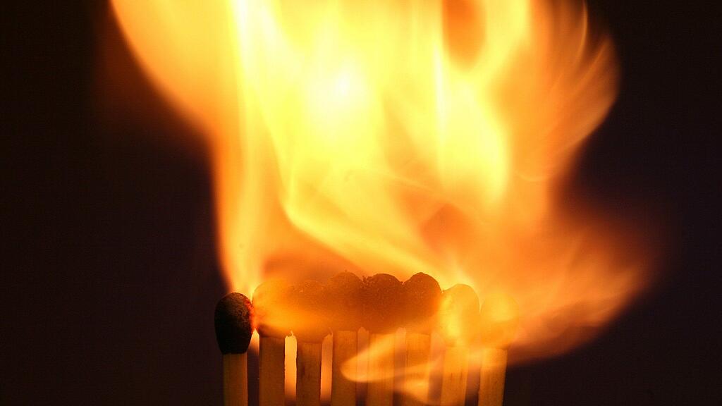 14 Müllcontainer wurden von unbekannten Tätern in Brand gesteckt.