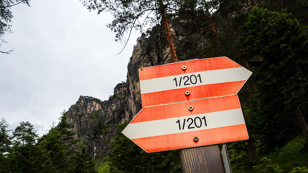 Die Wanderin ist vom Weg abgekommen. (Symbolbild)