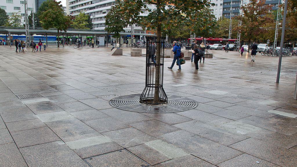 Bänke am Hauptbahnhof entfernt