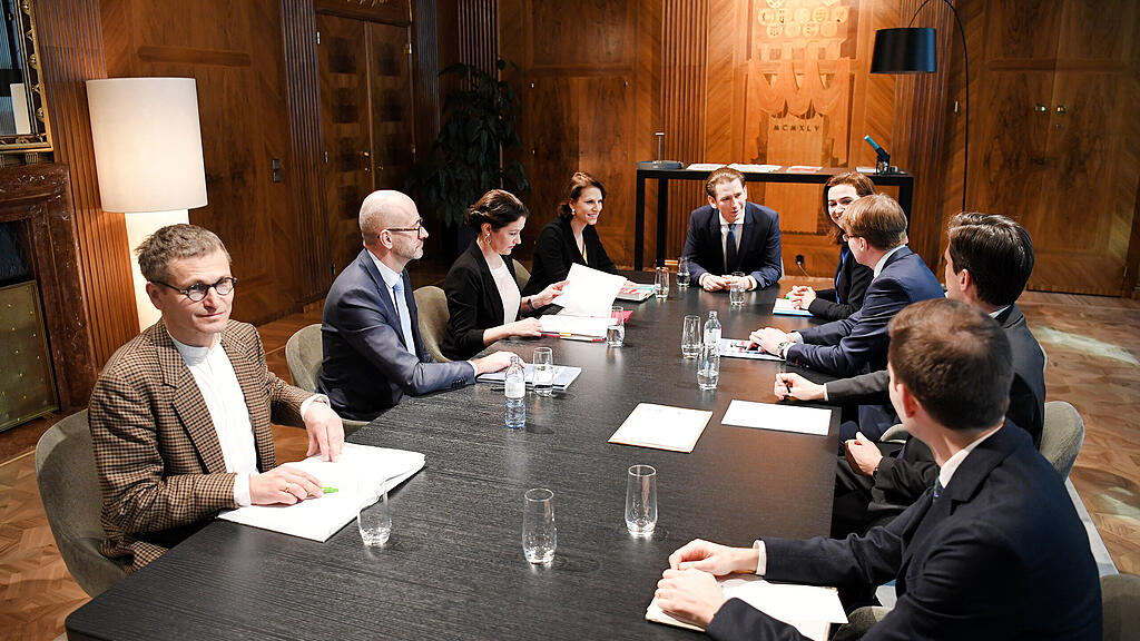 AUSSPRACHE MIT VERTRETERN DER STAATSANWÄLTE KONFERENZTISCH =.jpg