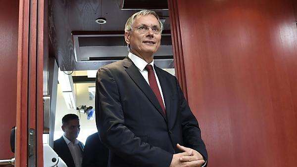 Stöger droht Banken mit Gebührenverbot