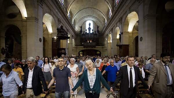 Tiefe Trauer nach Ermordung eines Priesters in der Kirche