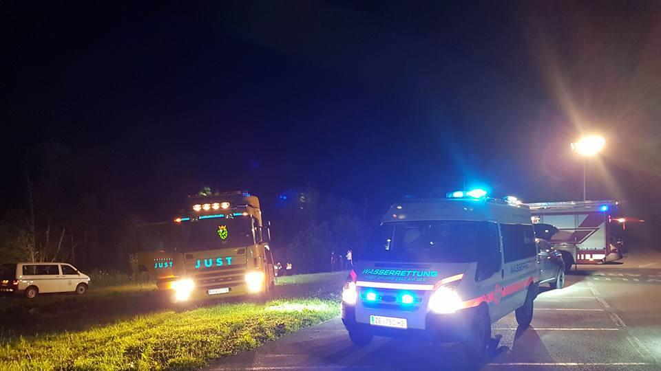 Pkw stürzt in Fuscher Ache