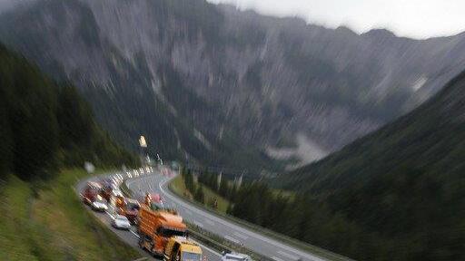 Lkw-Bergung auf A10
