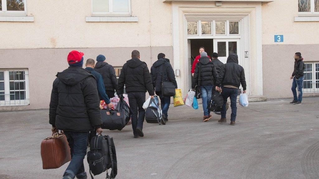 Asylbewerber ziehen in Riedenburgkaserne ein