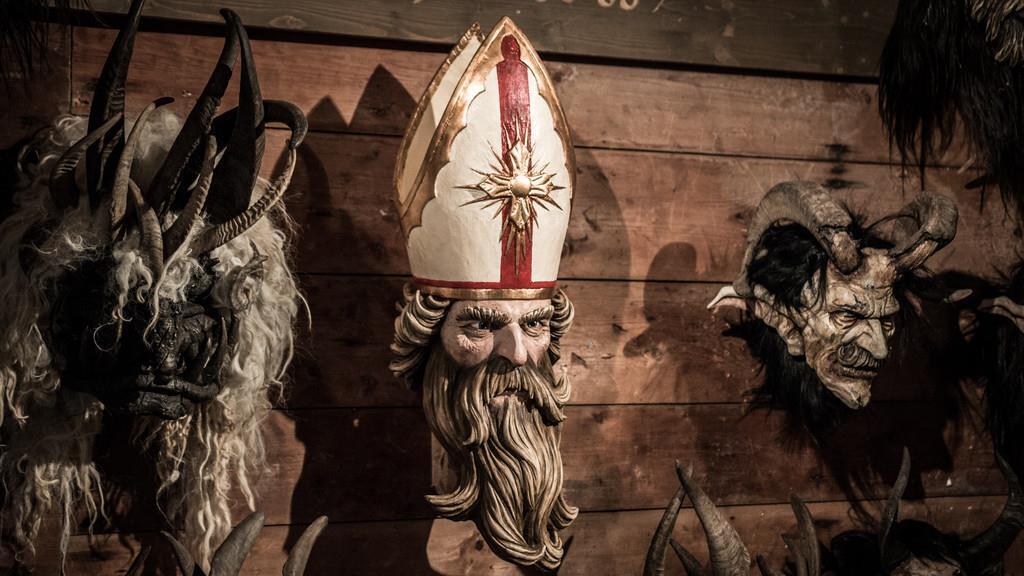 Maskenausstellung in der Alten Saline