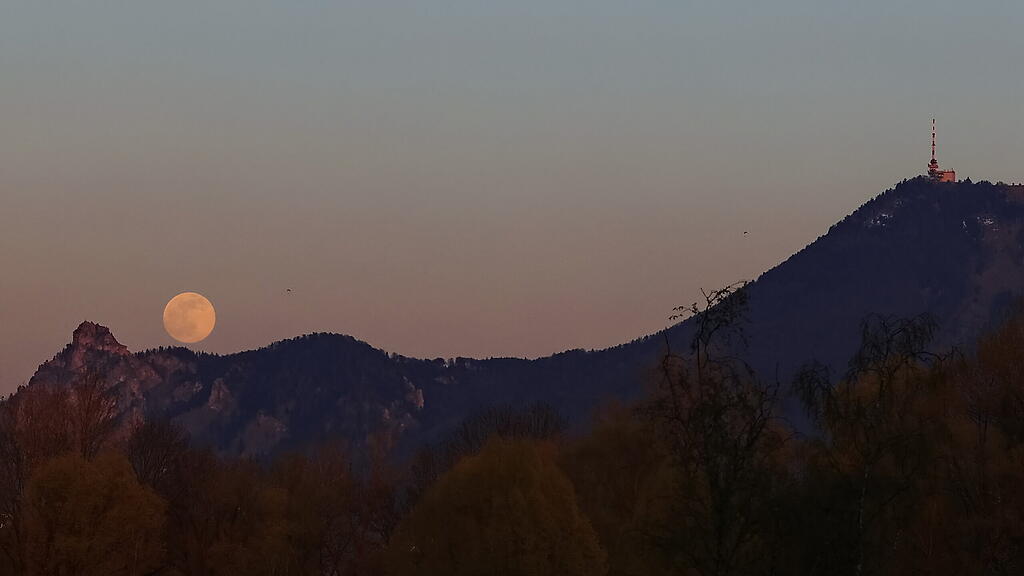 Supermond in Salzburg am 26. April 2021