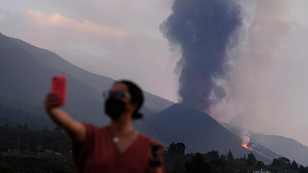 La Palma: Lava flie\u00dft ins Meer